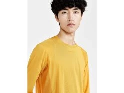 Craft ADV Essence Long Sleeve Tee 34 Craft ADV Essence Long Sleeve Tee -Men's Sports Fashion 1908754 543000 ADV Essence LS Tee M Closeup3 1