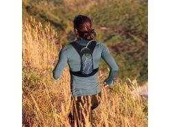 Amphipod PureRun® Ultralight™ Hydration Vest With 600mL Reservoir -Men's Sports Fashion 3120 01 use1 220208 150242