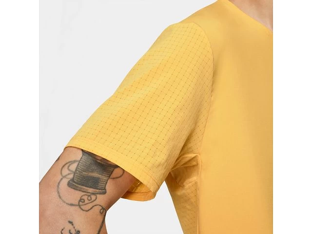 Nike DriFit Rise 365 Short Sleeve Trail 9 Nike DriFit Rise 365 Short Sleeve Trail - Image 7