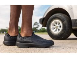 OOfos OOmg EeZee Print -Men's Sports Fashion Mens BlackChecker 2 932x680 221215 163620