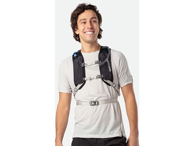 Nathan Crossover 15L Hydration Pack 4 Nathan Crossover 15L Hydration Pack - Image 2