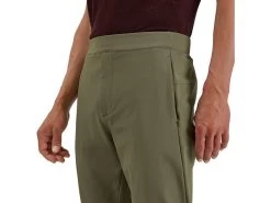On Active Pant -Men's Sports Fashion Small JPEG active pants fw21 olive m g5 1